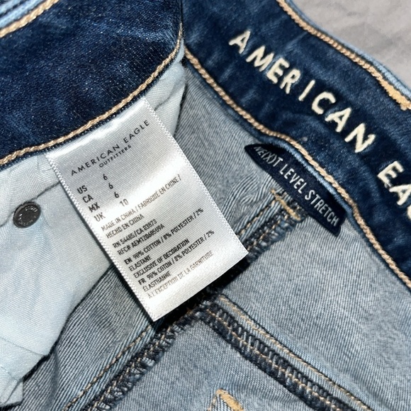 AEO midi medium wash distressed jean shorts - Picture 4 of 4